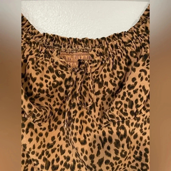 Flowy sleeve Leopard Print Top stretchy lightweight size small - Picture 3 of 5